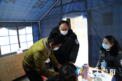 崇阳“片警”欧阳前新：我希望他们都能安全退群清零