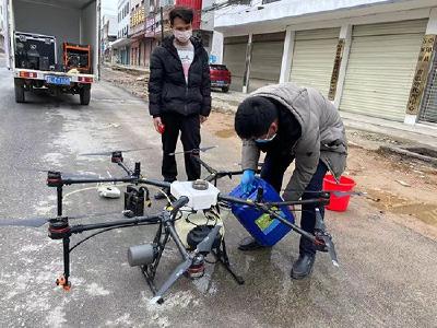 石城镇：启用无人机对集镇公共区域进行喷洒消毒