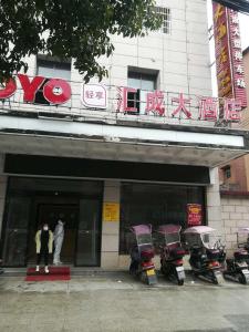 崇阳县：6名确诊治愈出院患者继续隔离观察14天