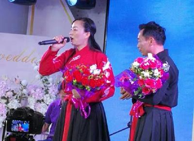 崇阳妹子吴改娥创作“抗疫山歌”：戴着口罩唱山歌，方法总比困难多！