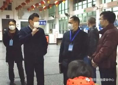 崇阳：从“家门口”到“厂门口” 点对点免费专车出发啦！