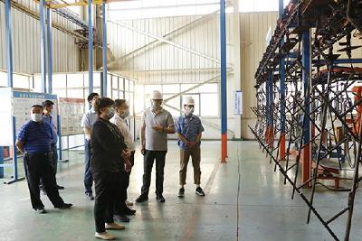 镇方松到崇阳走访企业时强调:以“店小二”的姿态为企业纾困解难