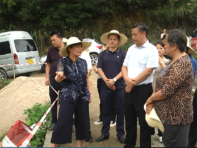 杭莺督导沙坪镇枫树村泉塘水库防汛抢险工作 看望慰问抢险一线工作人员