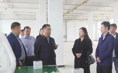 郑俊华赴县经济开发区调研部分在建工业项目推进情况