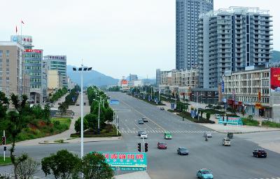 崇阳：城区道路全面清洗 持续一个月！