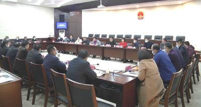 王艳梅主持召开县第十八届人民代表大会常务委员会第三十三次会议
