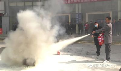 崇阳县发展大厦开展消防安全紧急疏散演练