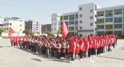 崇阳四小：以书为媒 情暖童心