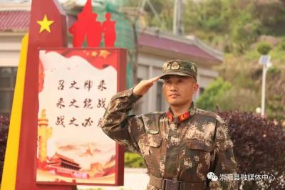 崇阳籍现役军人黄勇刚出色训练演示受到中央军委主席习近平亲切接见