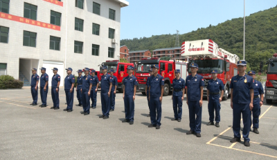 八一建军节   梁薇到县消防大队看望慰问消防救援人员