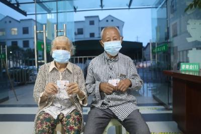 【疫情防控科普（81）】咸宁60岁以上人群如何接种新冠疫苗？解答来了——