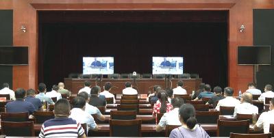 崇阳县组织收视收听全省优化营商环境推进电视电话会议