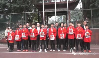 喜讯！白霓镇小在咸宁市青少年足球锦标赛上夺冠啦！