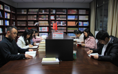 崇阳县法院：青年干警“夜学”宪法，坚定法治信仰