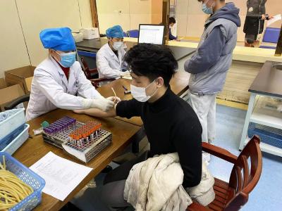 崇阳94名大学生接受征兵体检