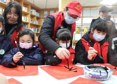 如冬日里一缕阳光，“志愿红”让荆楚大地这个春节更温暖