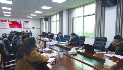 石峰主持召开县人大常委会党组2021年度民主生活会