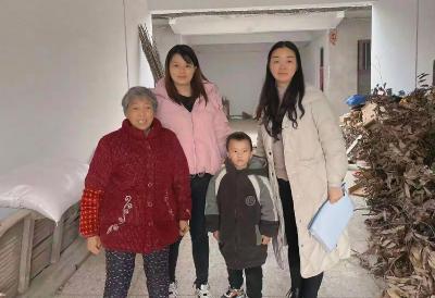 崇阳二小：“接力访”传递温暖  沟通家校