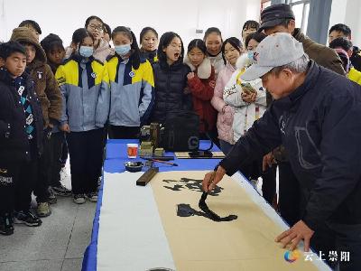 书画进校园   传承传统文化