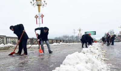 全城动员！崇阳除雪融冰保畅通