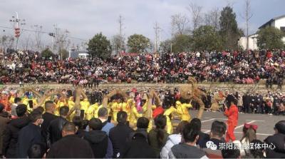 【新春走基层⑳】崇阳：“草龙”闹元宵  村民乐陶陶