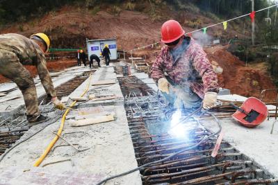 《关注崇阳重点交通工程⑤》崇阳：以桥为媒 山水相逢变通途