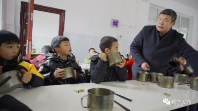 请为崇阳乡村教师王值军投票！“中国网事·感动2022”一季度网络感动人物评选启动