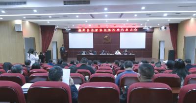 崇阳县作家协会选举产生新一届理事会和主席团  雷应华当选为县作协主席