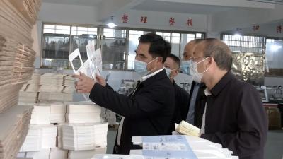 县领导检查清明期间安全生产、疫情防控工作