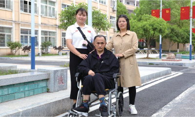 《人民日报》聚焦崇阳女孩蒋训雅：夫妻俩把4岁女孩带回家，22年后……