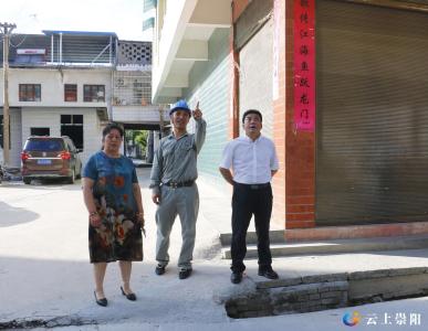 下基层 察民情 解民忧 暖民心│石峰现场解难：悬在头顶的“蜘蛛网”没了  老百姓心安了