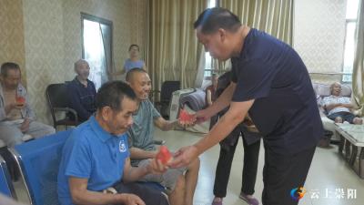 下基层 察民情 解民忧 暖民心 | 夏日送清凉  情暖福利院