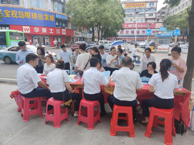 下基层 察民情 解民忧 暖民心│市住房公积金中心崇阳办事处：政策宣传+线上办理  贴心服务送上门