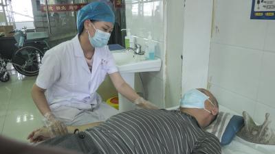 湖北省中西医结合医院专家到县中医院开展对口帮扶工作