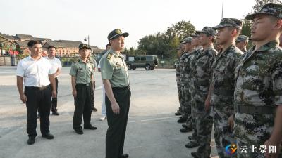 来承坦到崇阳县检查指导预定新兵役前教育训练工作