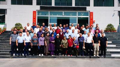 崇阳一中：桂花沁香心更正  重阳余热晚胜朝