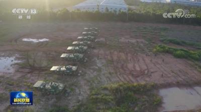 在党的旗帜下奋斗强军