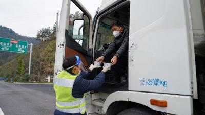 杭瑞高速崇阳东服务站：“一碗饭”温暖回家路