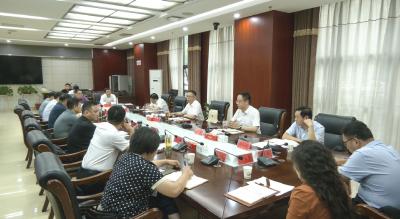 郑俊华主持召开县委中心组6月份集体学习研讨会