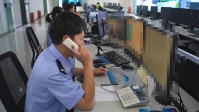 24小时!崇阳公安以“警察蓝”守护“中国红”