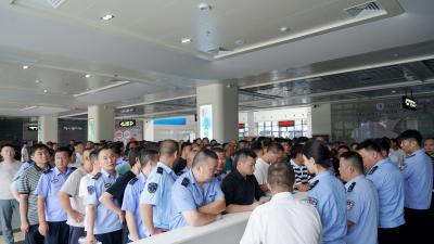 筑牢安全防线！崇阳警方禁毒酒驾检测覆盖300余名驾驶员 结果全阴性