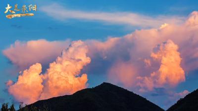 向云端 | 总有一朵云温柔了你的夏天