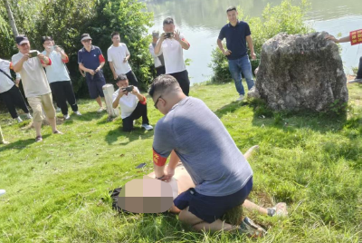 以“练”促防 崇阳县天城镇开展防溺水应急演练