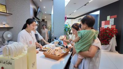 崇阳：蛋糕抢订火热！七夕“浪漫经济”甜蜜十足