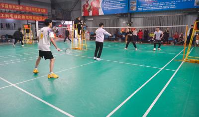 2026年崇阳县职工羽毛球比赛举行
