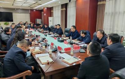 徐望主持召开县委常委会（扩大）会议