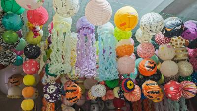 春节将至 崇阳沙坪灯笼走俏