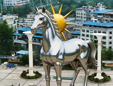 【微视】骏马开运！那么美 这么忙 过年来崇阳