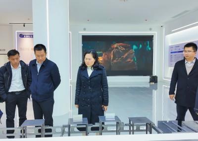 服务企业零距离 县领导调研企业用工保障工作