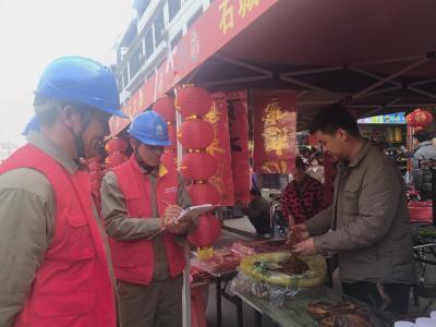 崇阳：用坚守“点亮”年味  用安全守护团圆